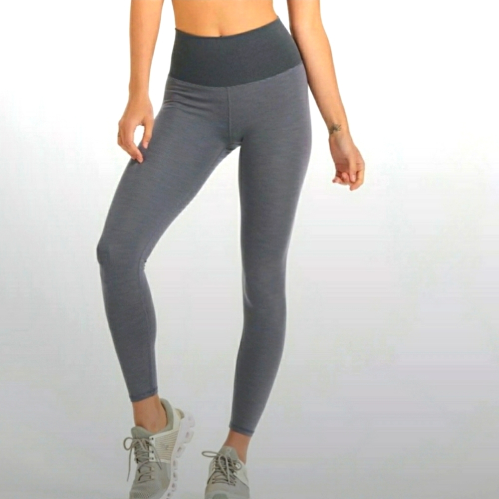 NWT Vuori Lux Rib Studio Legging Heather Grey